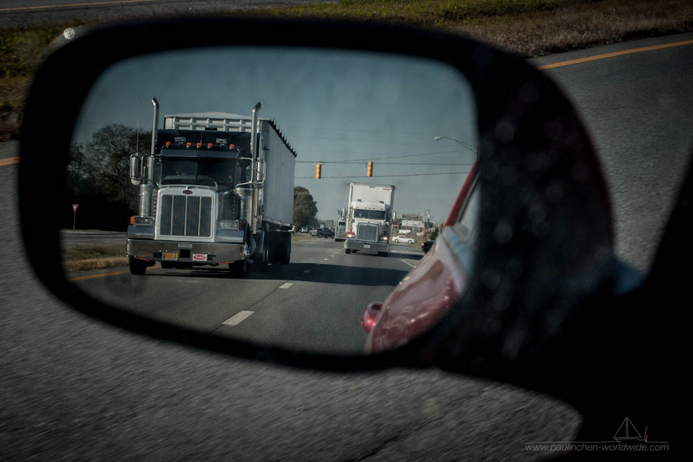 Amerikanische Trucks im Rückspiegel