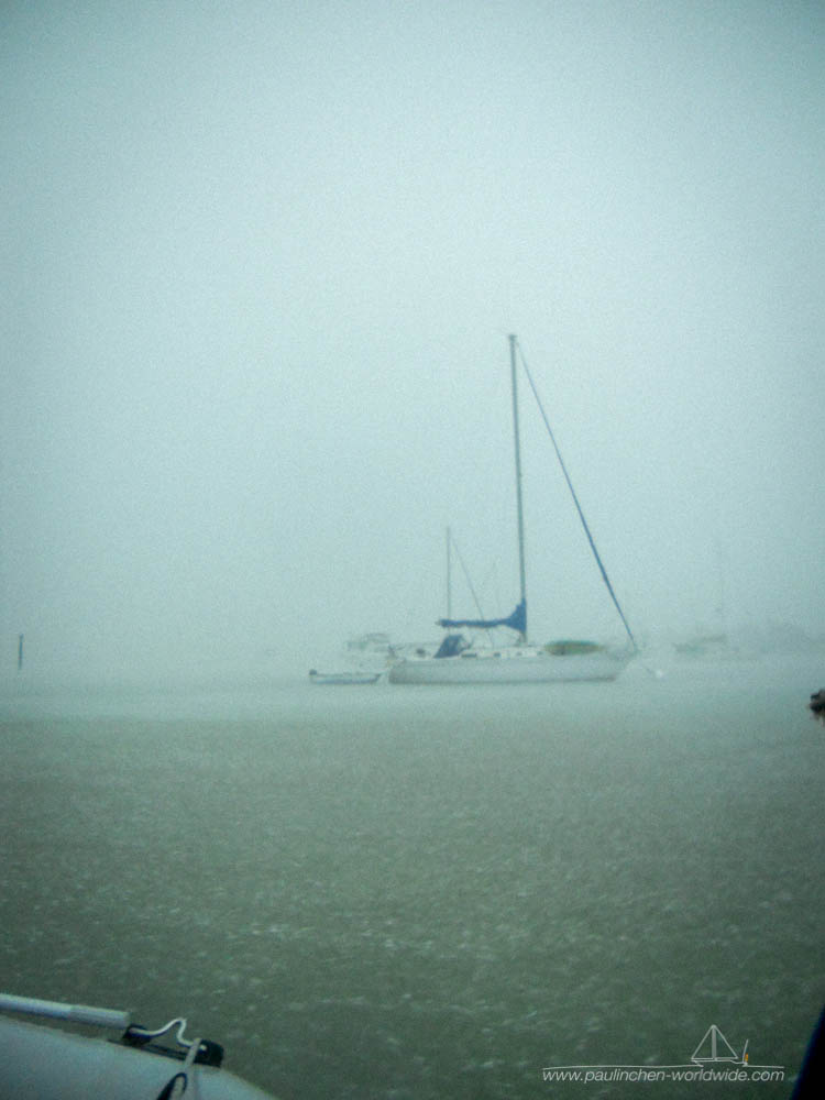Gut, wenn man auf einem Boot lebt: Seit drei Tagen versinkt Fort Myers Beach in Regen und Sturmböen